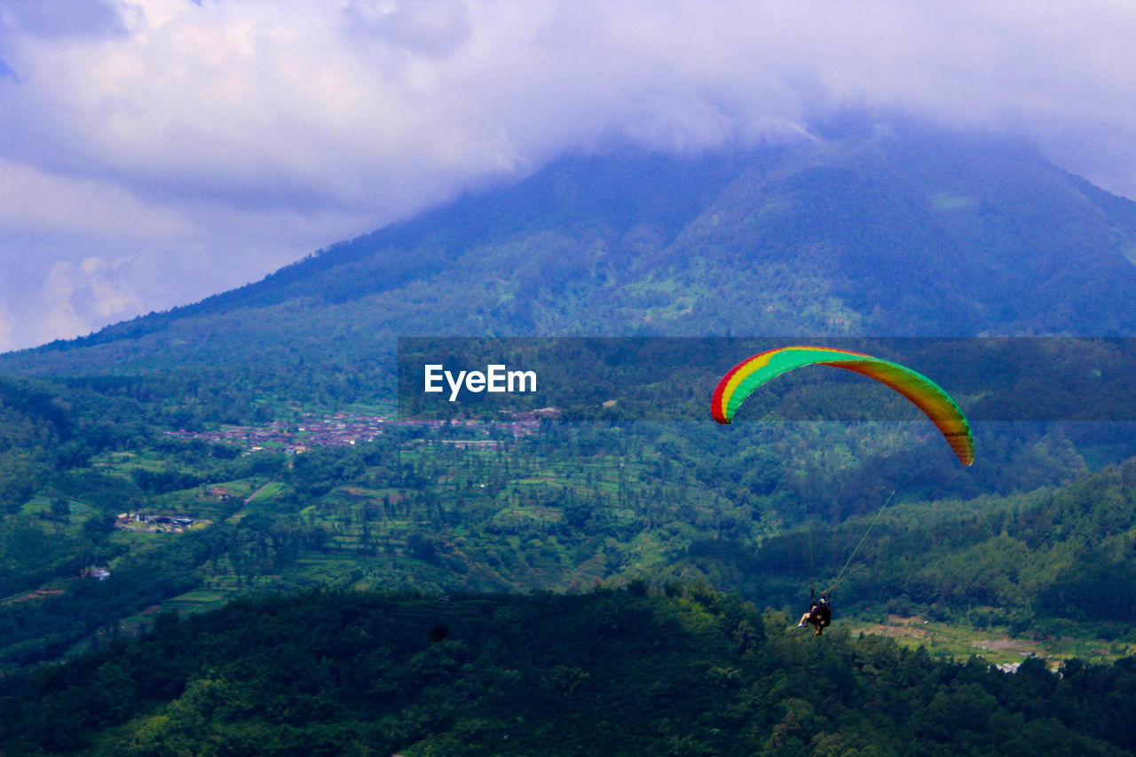 SCENIC VIEW OF GREEN MOUNTAIN RANGE AGAINST SKY