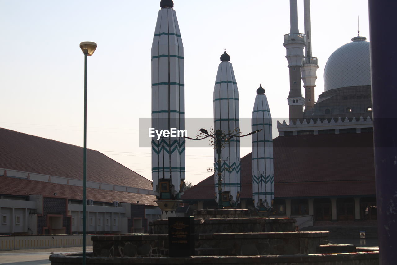 BUILDINGS IN CITY AGAINST SKY