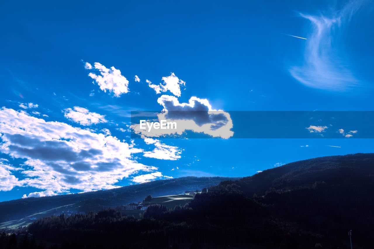 LOW ANGLE VIEW OF SILHOUETTE MOUNTAIN AGAINST SKY