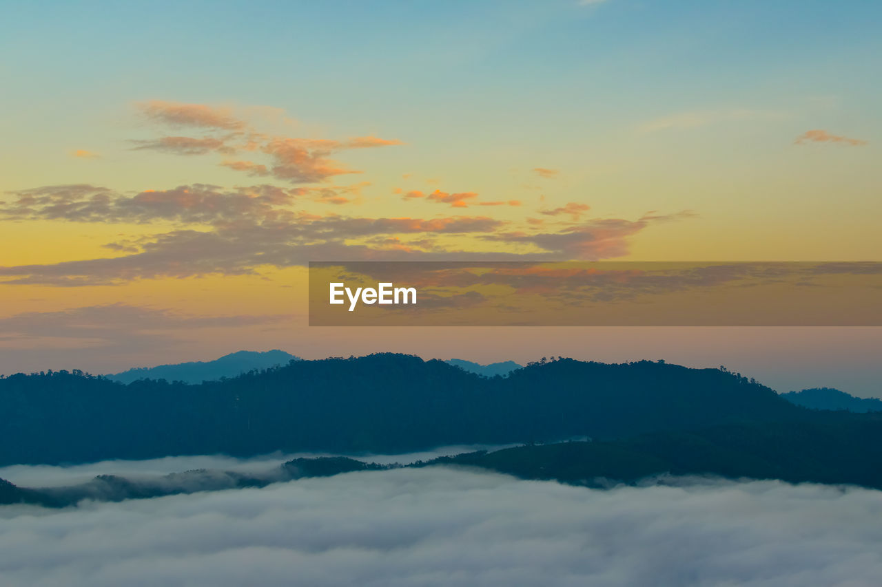 SCENIC VIEW OF DRAMATIC SKY OVER MOUNTAINS DURING SUNSET