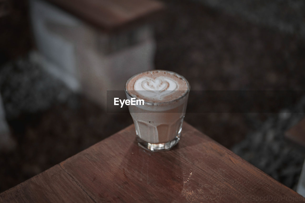 drink, food and drink, refreshment, wood, table, coffee, still life, lighting, focus on foreground, indoors, no people, coffee cup, glass, frothy drink, latte, high angle view, cafe, drinking glass, cup, cappuccino, mug, close-up, household equipment, freshness