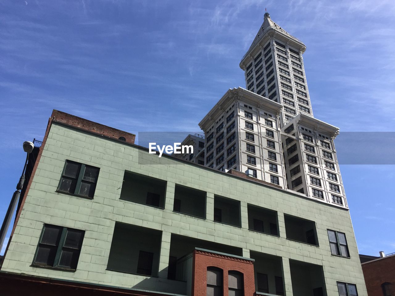 LOW ANGLE VIEW OF BUILDINGS AGAINST SKY