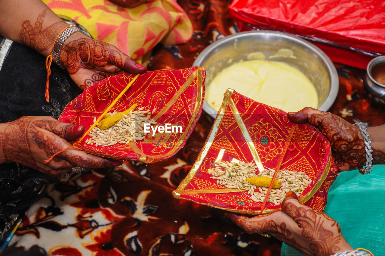 cropped hand of woman preparing food