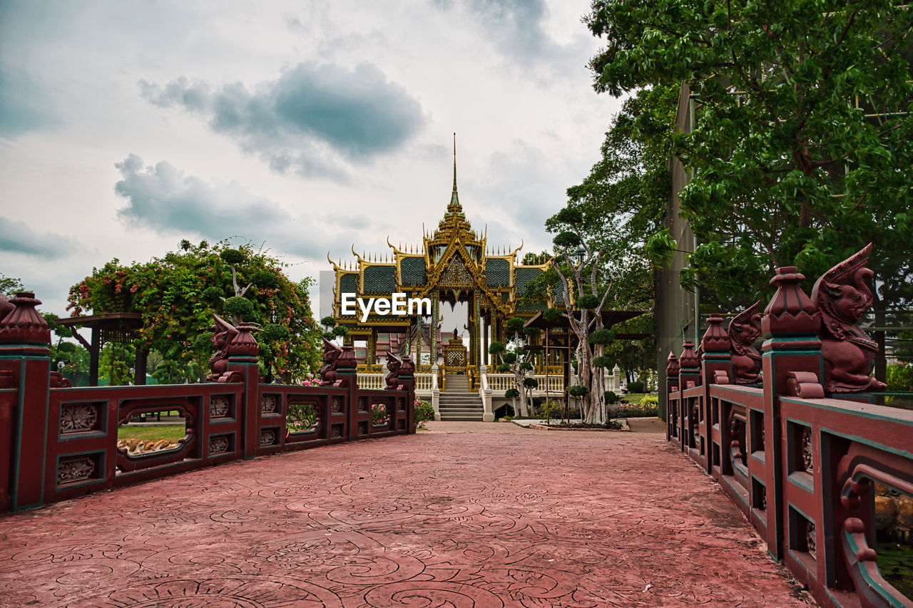 VIEW OF TEMPLE BUILDING