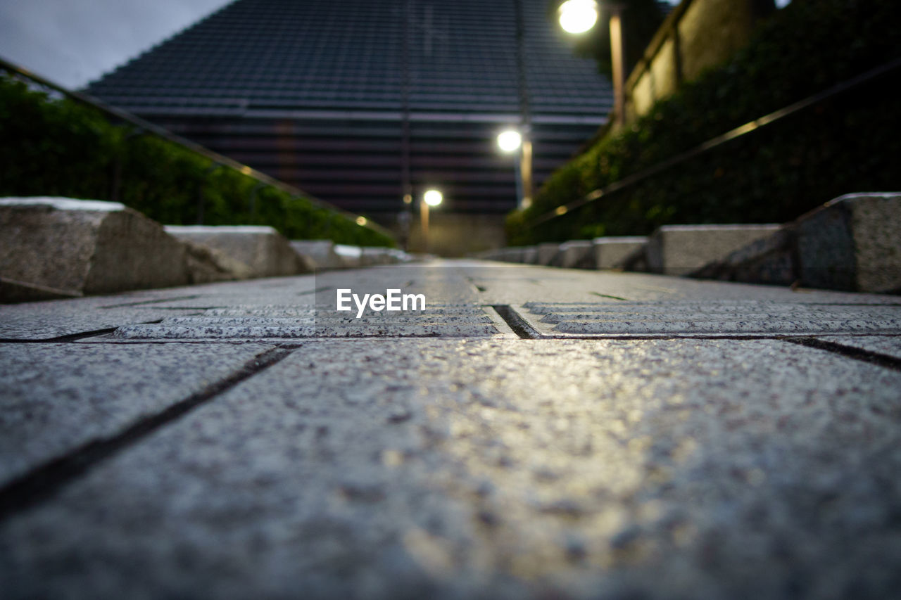 SURFACE LEVEL OF RETAINING WALL AGAINST ILLUMINATED BUILDING