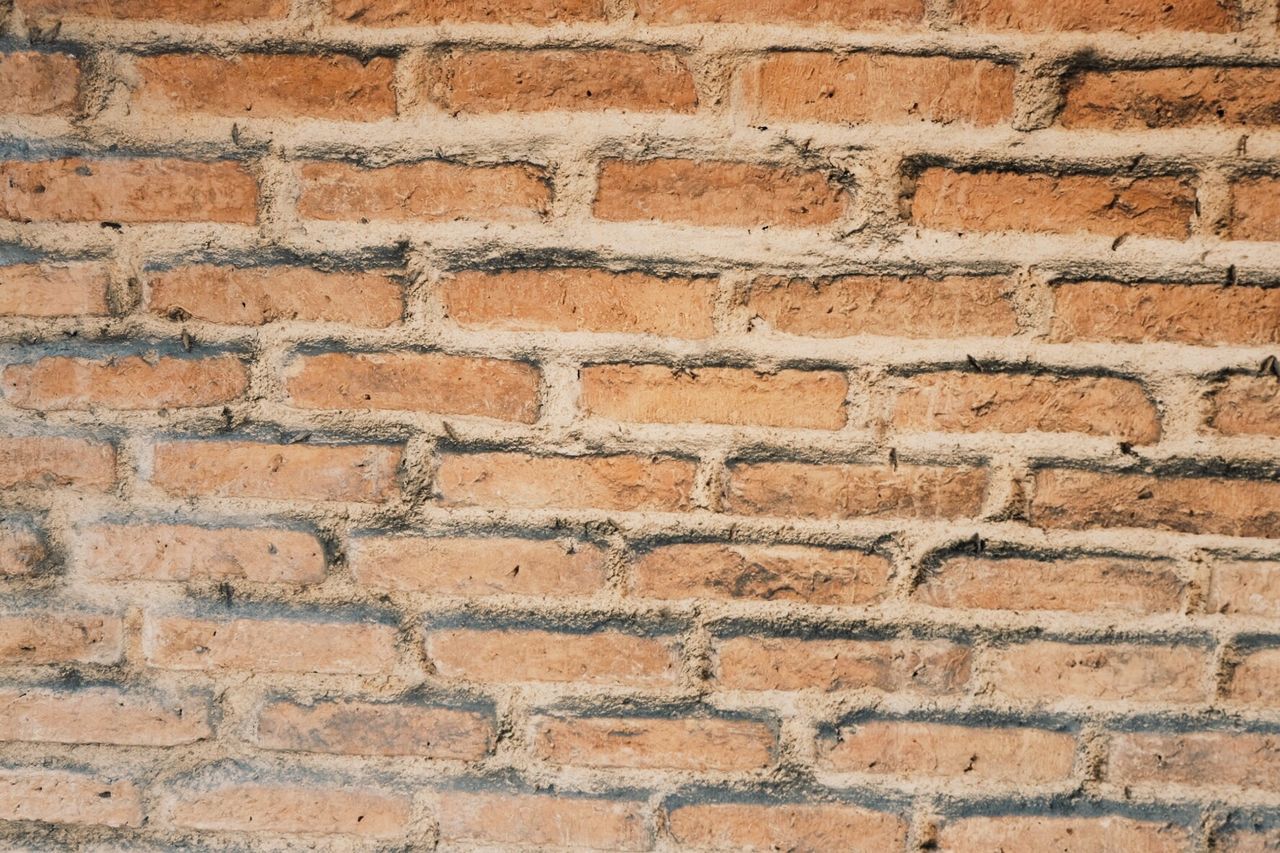 CLOSE UP OF BRICK WALL