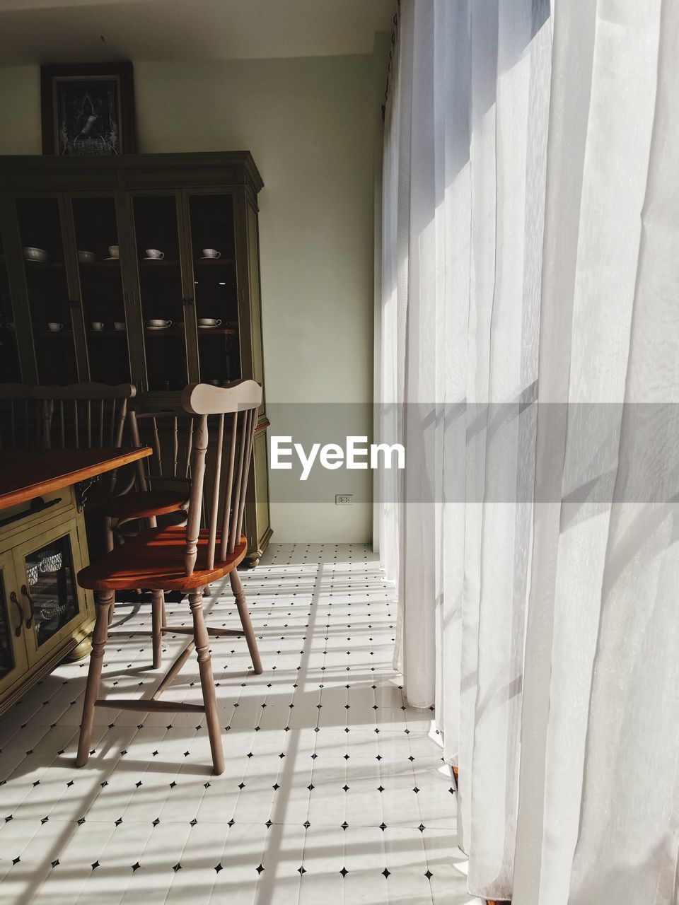 EMPTY CHAIRS AND TABLE AT HOME IN BUILDING