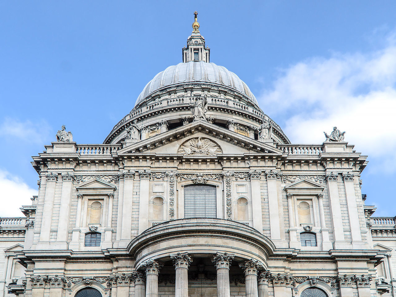 LOW ANGLE VIEW OF HISTORICAL BUILDING AGAINST CLOUDY SKY