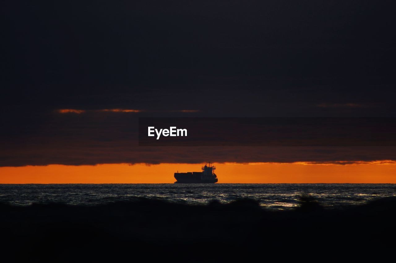 VIEW OF SEA AT SUNSET