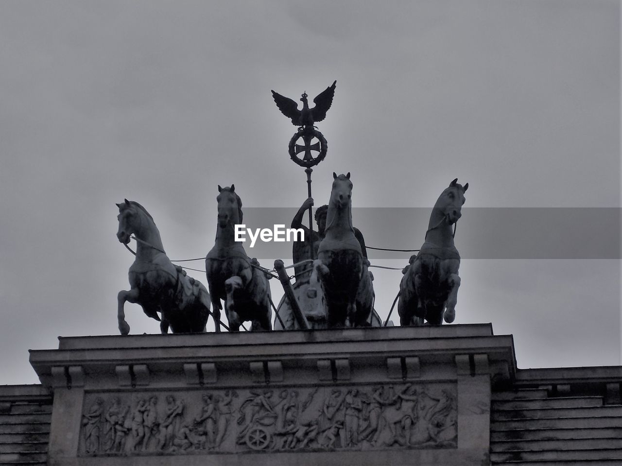 LOW ANGLE VIEW OF SCULPTURES AGAINST SKY