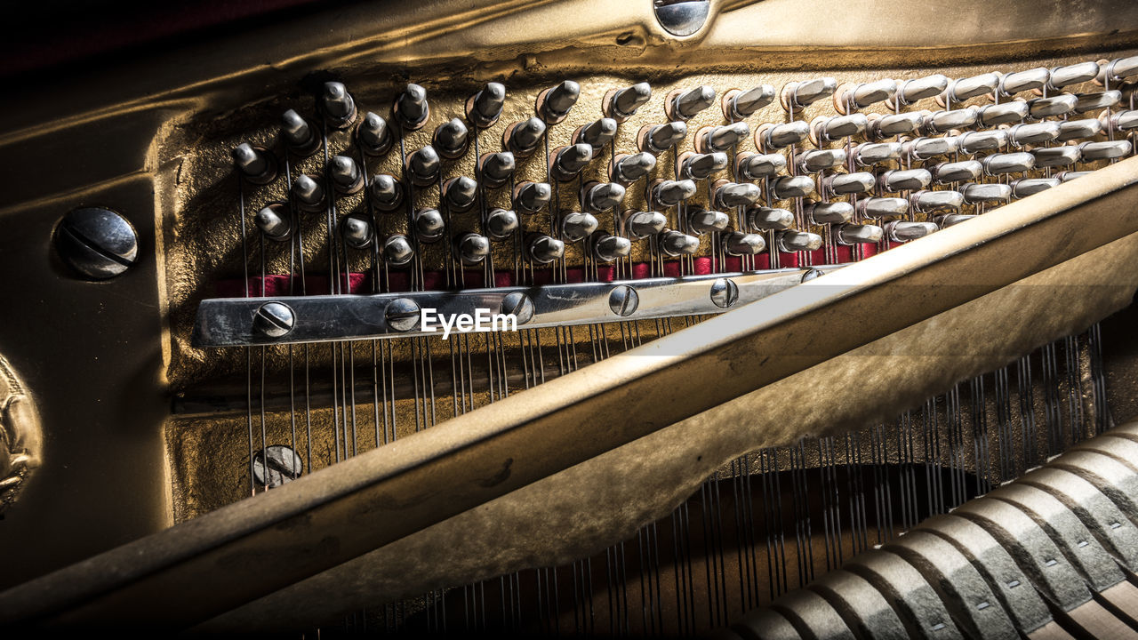 HIGH ANGLE VIEW OF PIANO KEYS IN OLD ROOM