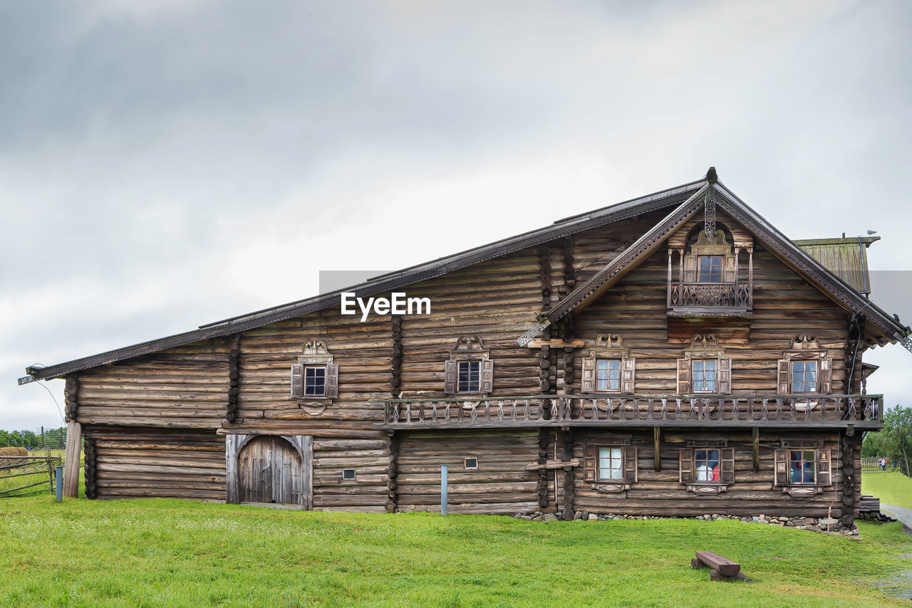 Historical site dating from the 17th century on kizhi island, russia. wooden house of  19th century