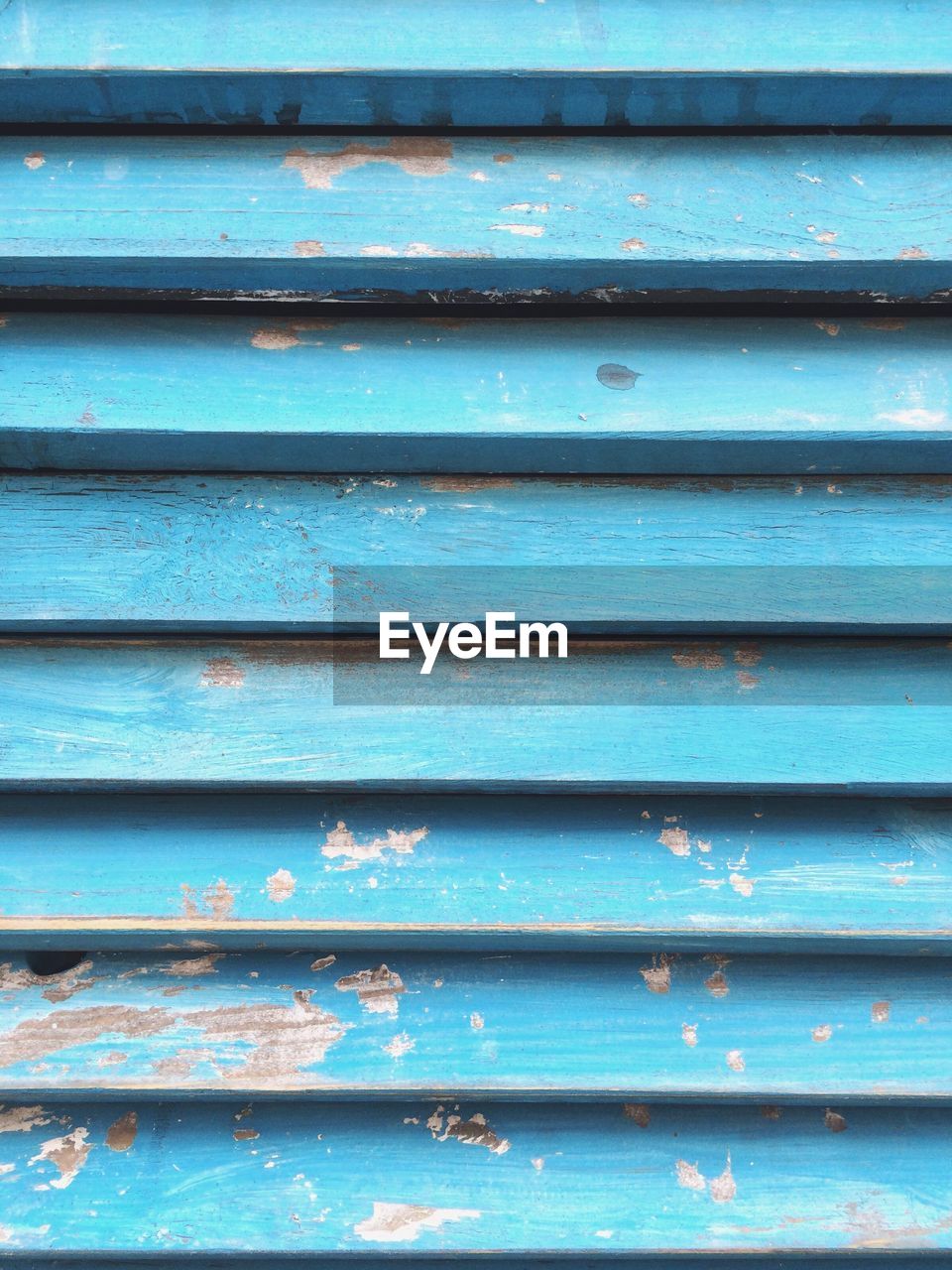 CLOSE-UP OF WOODEN PLANKS ON WOODEN PLANK