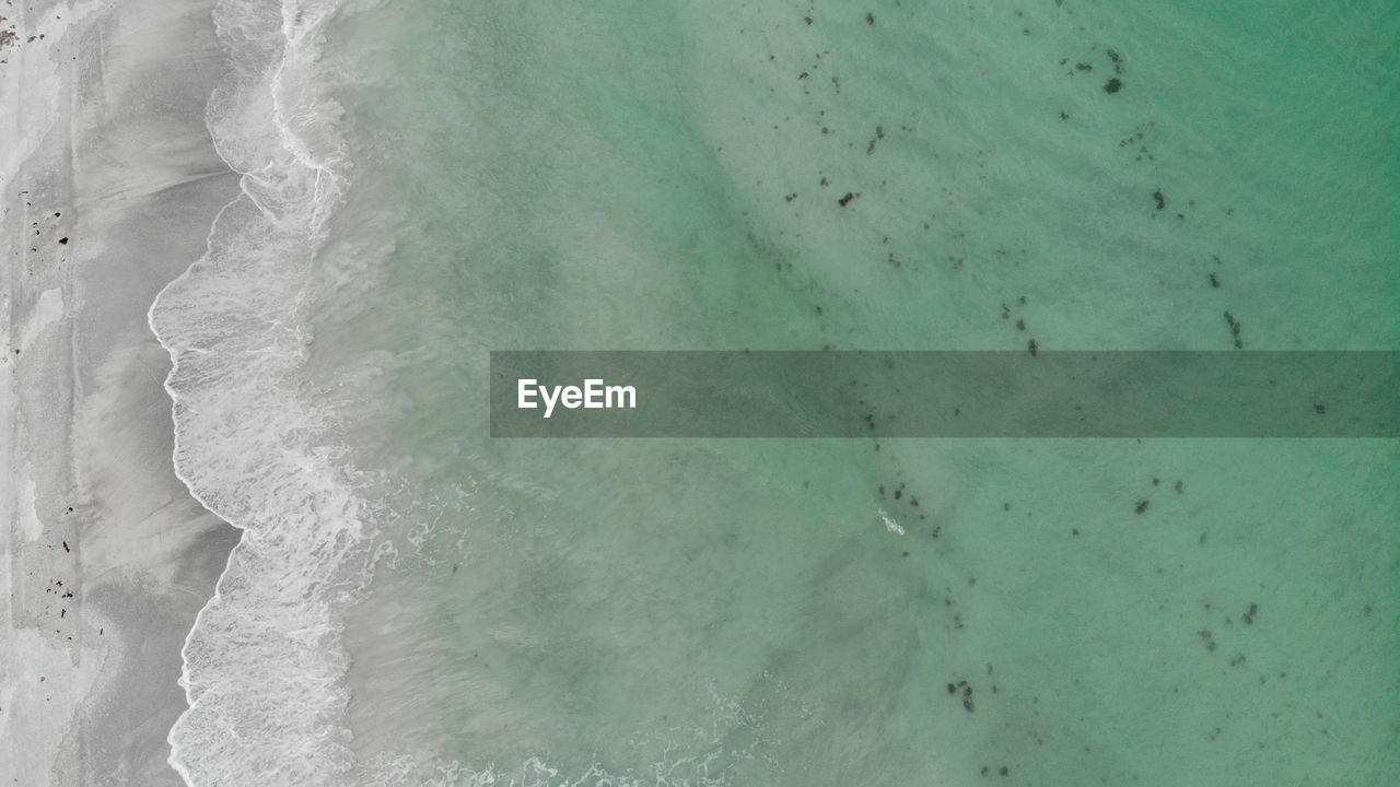 HIGH ANGLE VIEW OF ICE ON SEA