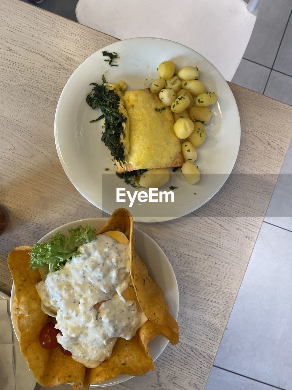 HIGH ANGLE VIEW OF FOOD SERVED IN PLATE