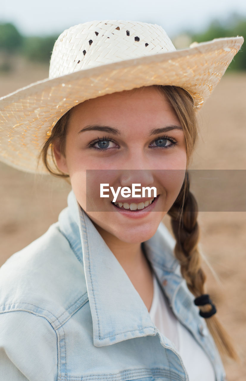 Portrait of smiling woman wearing hat