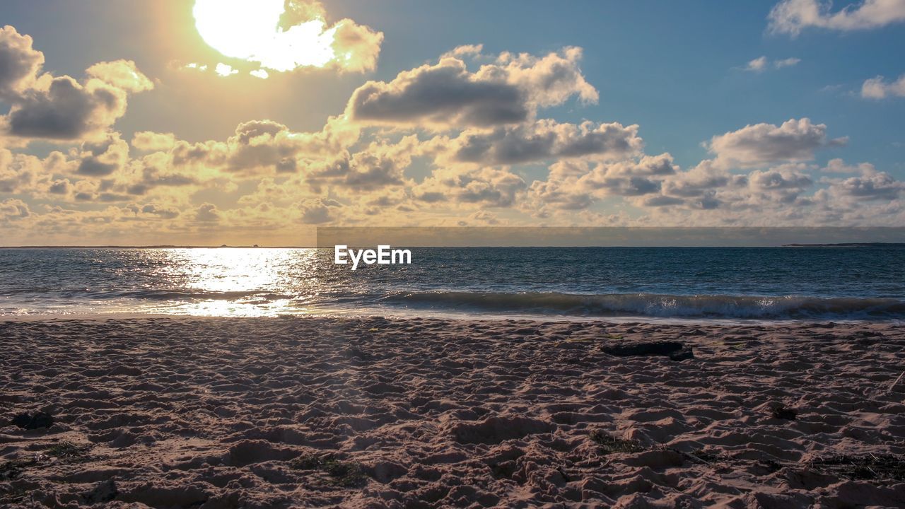 SCENIC VIEW OF SEA AGAINST SUNSET SKY