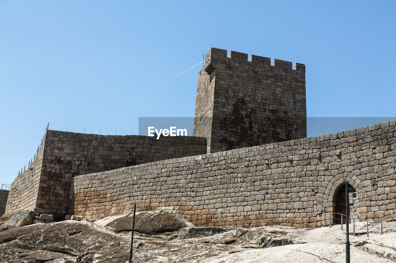 architecture, built structure, history, the past, sky, building exterior, building, clear sky, wall, ancient history, ruins, nature, fortification, no people, travel destinations, ancient, sunny, fort, travel, blue, day, stone material, outdoors, old, old ruin, low angle view, surrounding wall, wall - building feature, monument, brick, archaeological site