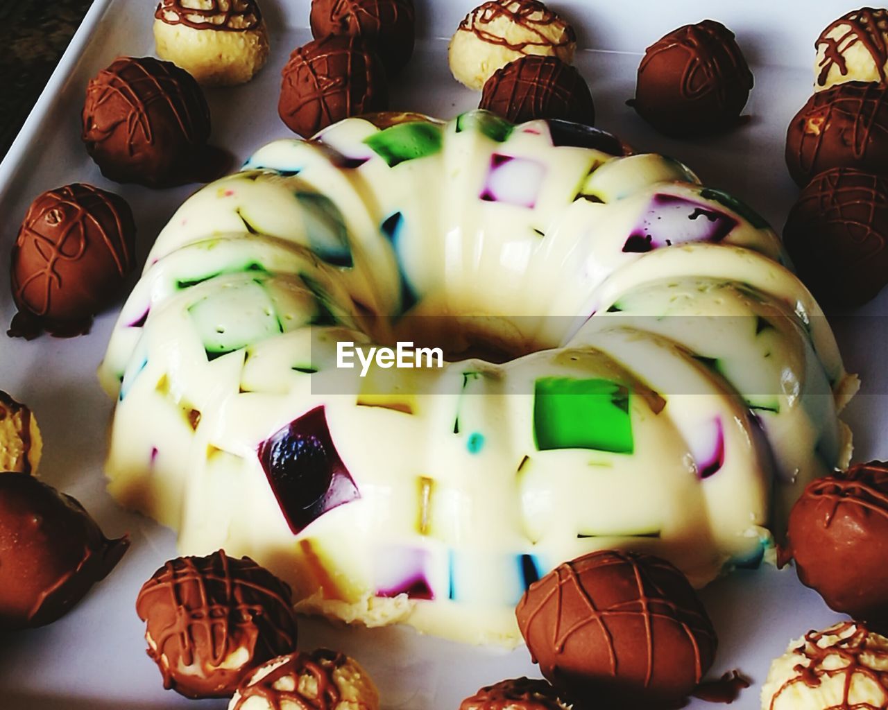 HIGH ANGLE VIEW OF MULTI COLORED FRUITS ON PLATE