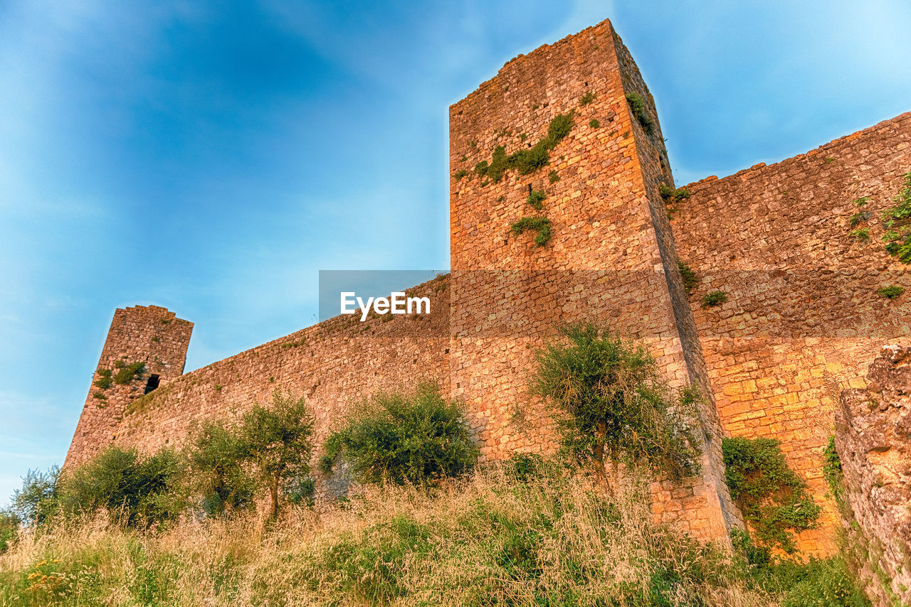 Medieval fortified city walls of the scenic town of monteriggioni, tuscany, italy