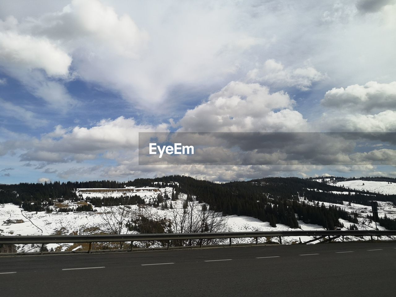 SCENIC VIEW OF SNOWCAPPED MOUNTAINS AGAINST SKY DURING WINTER