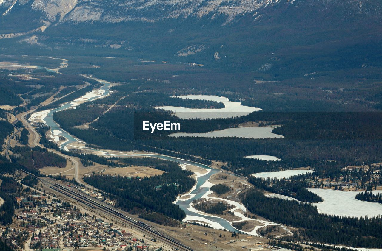 HIGH ANGLE VIEW OF ROAD ON LAND