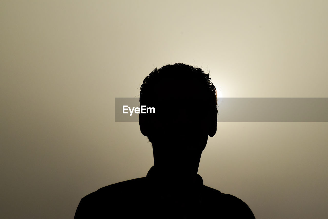 CLOSE-UP OF SILHOUETTE MAN AGAINST SKY DURING SUNSET