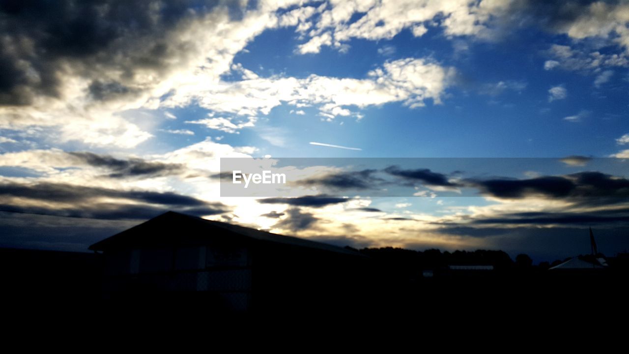 LOW ANGLE VIEW OF BUILDINGS AGAINST SKY