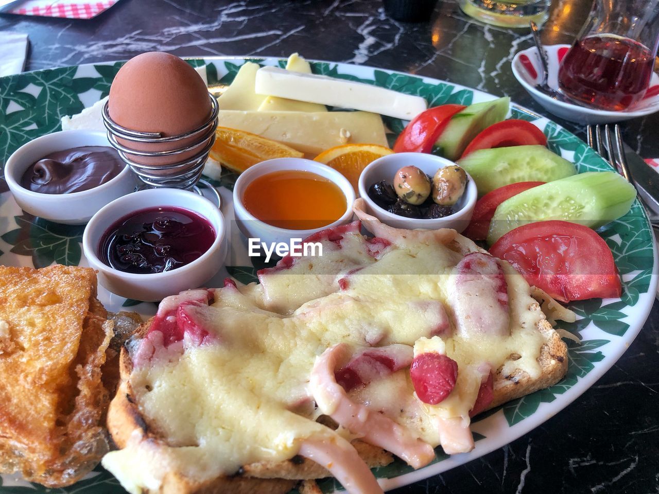 HIGH ANGLE VIEW OF BREAKFAST IN BOWL