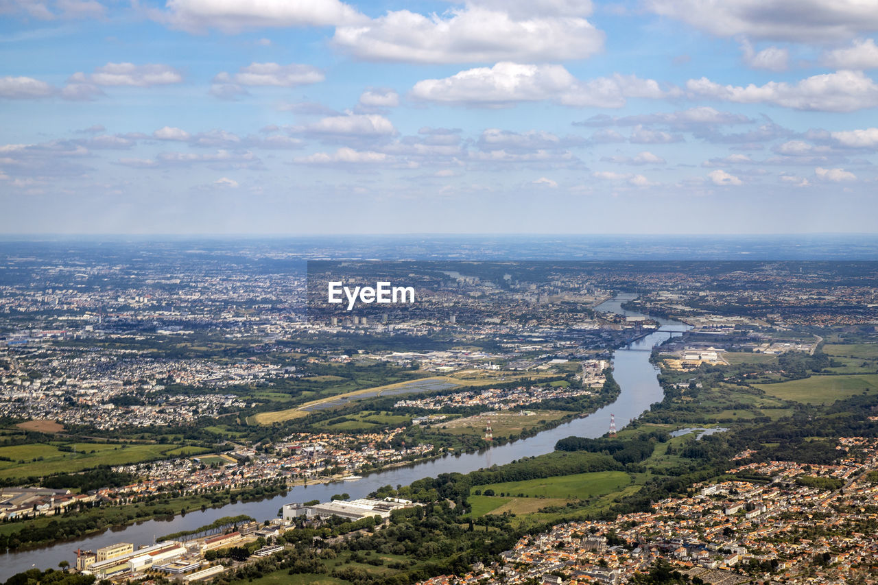 HIGH ANGLE VIEW OF CITYSCAPE AGAINST SKY