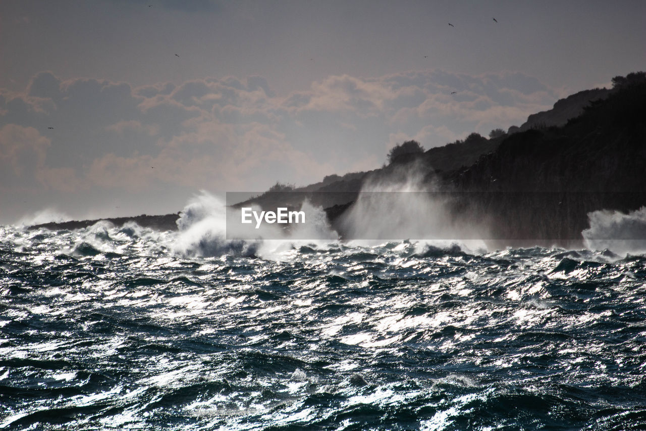 SCENIC VIEW OF SEA WAVES AGAINST SKY