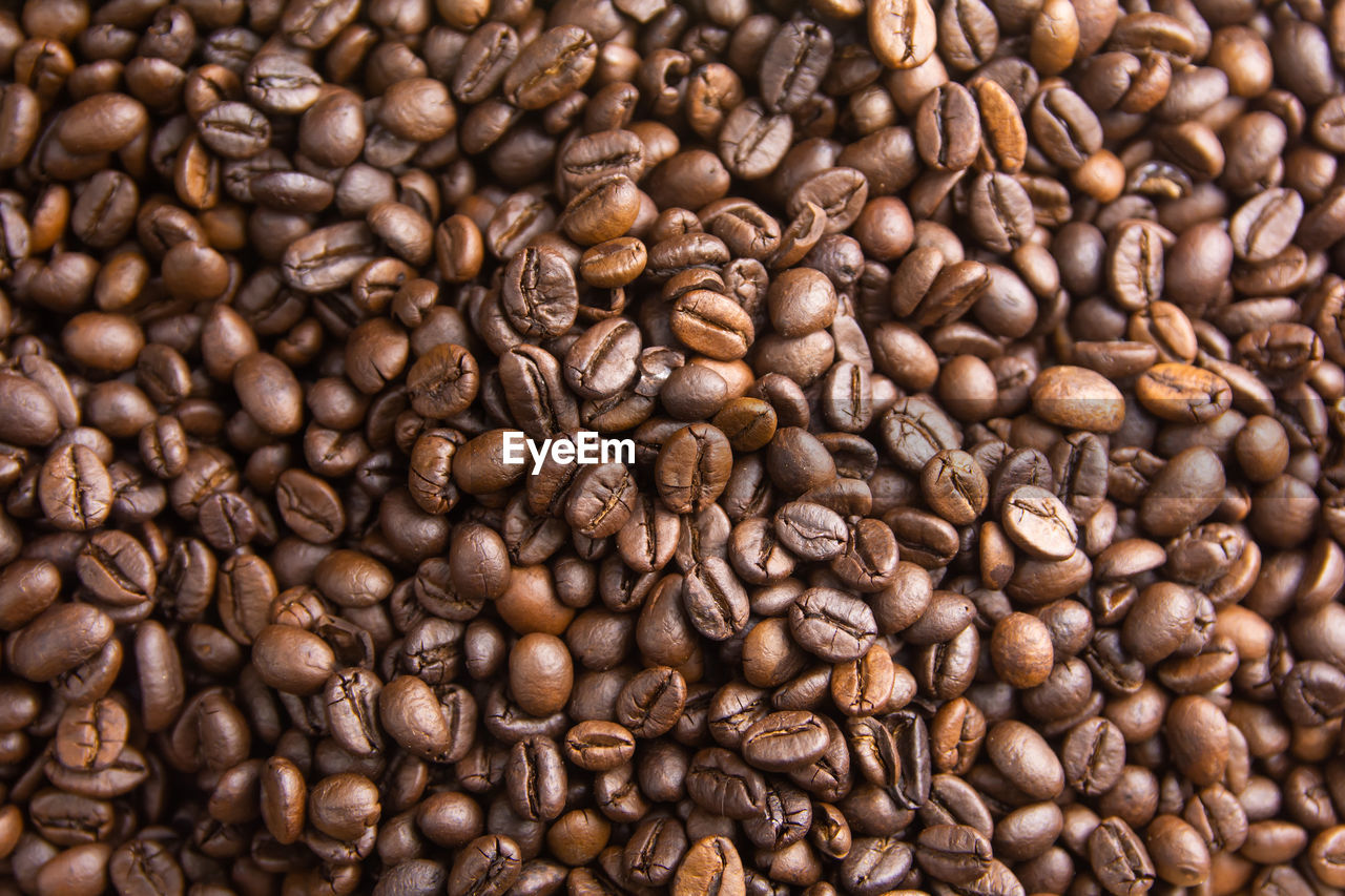 FULL FRAME SHOT OF COFFEE BEANS IN FOREGROUND