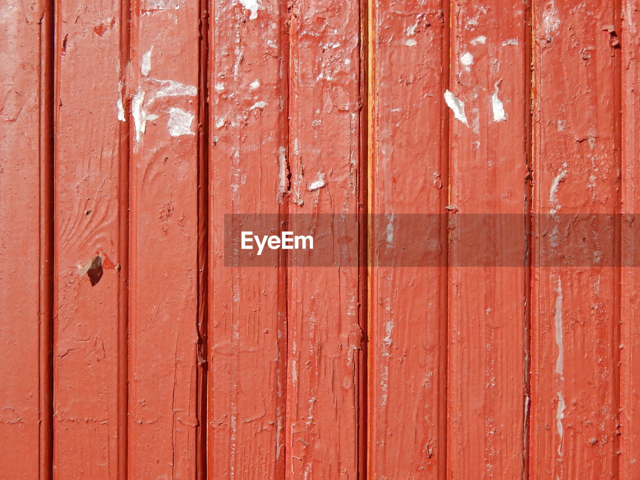 FULL FRAME SHOT OF WEATHERED DOOR