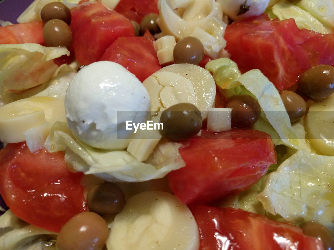 FULL FRAME SHOT OF TOMATOES