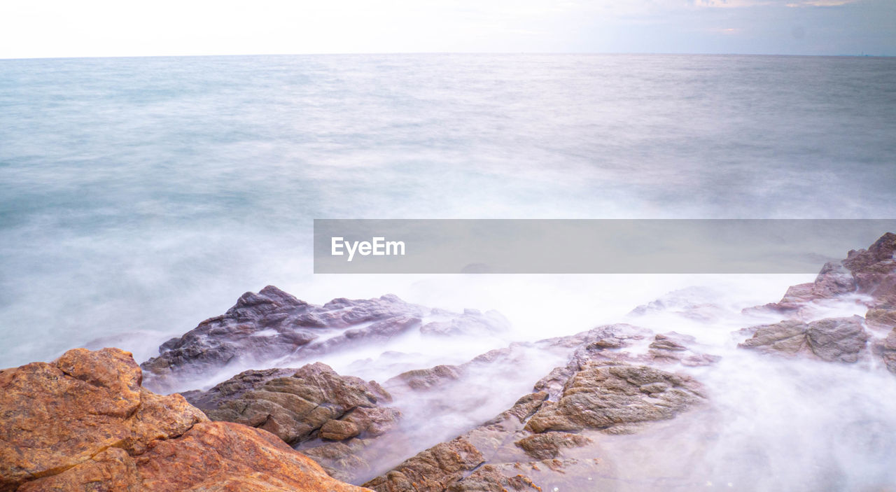 SCENIC VIEW OF SEA AGAINST ROCKS