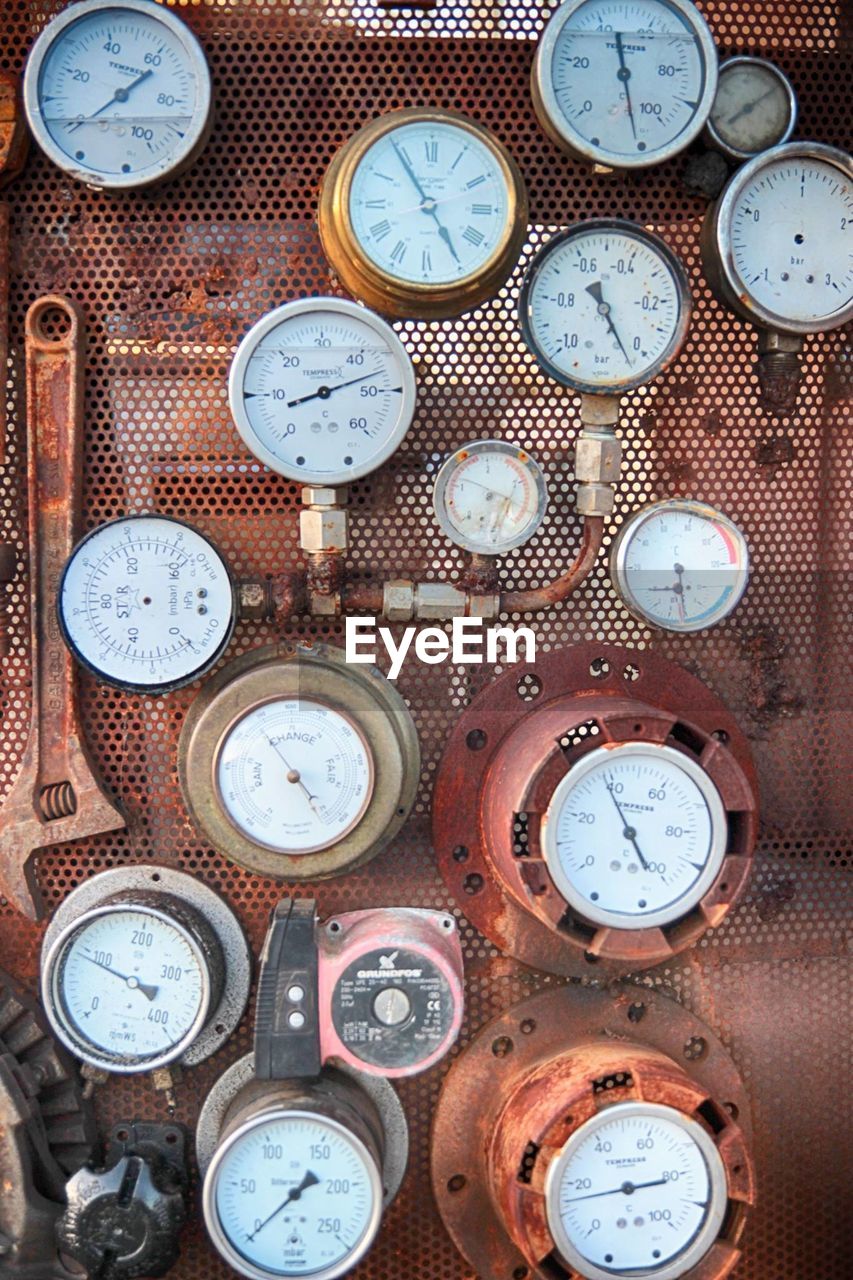 CLOSE-UP OF CLOCK ON SHELF