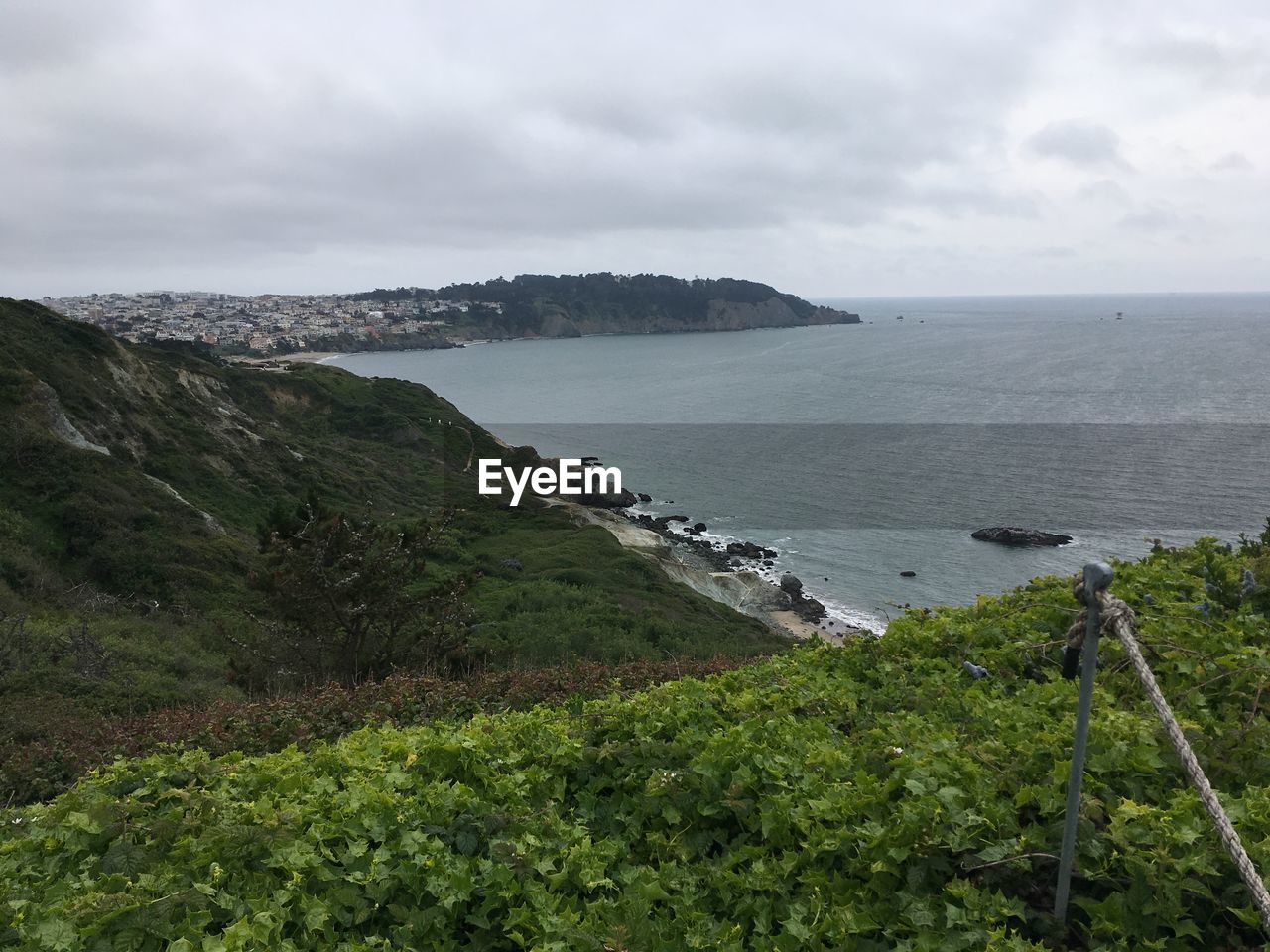 SCENIC VIEW OF SEA AND SHORE AGAINST SKY