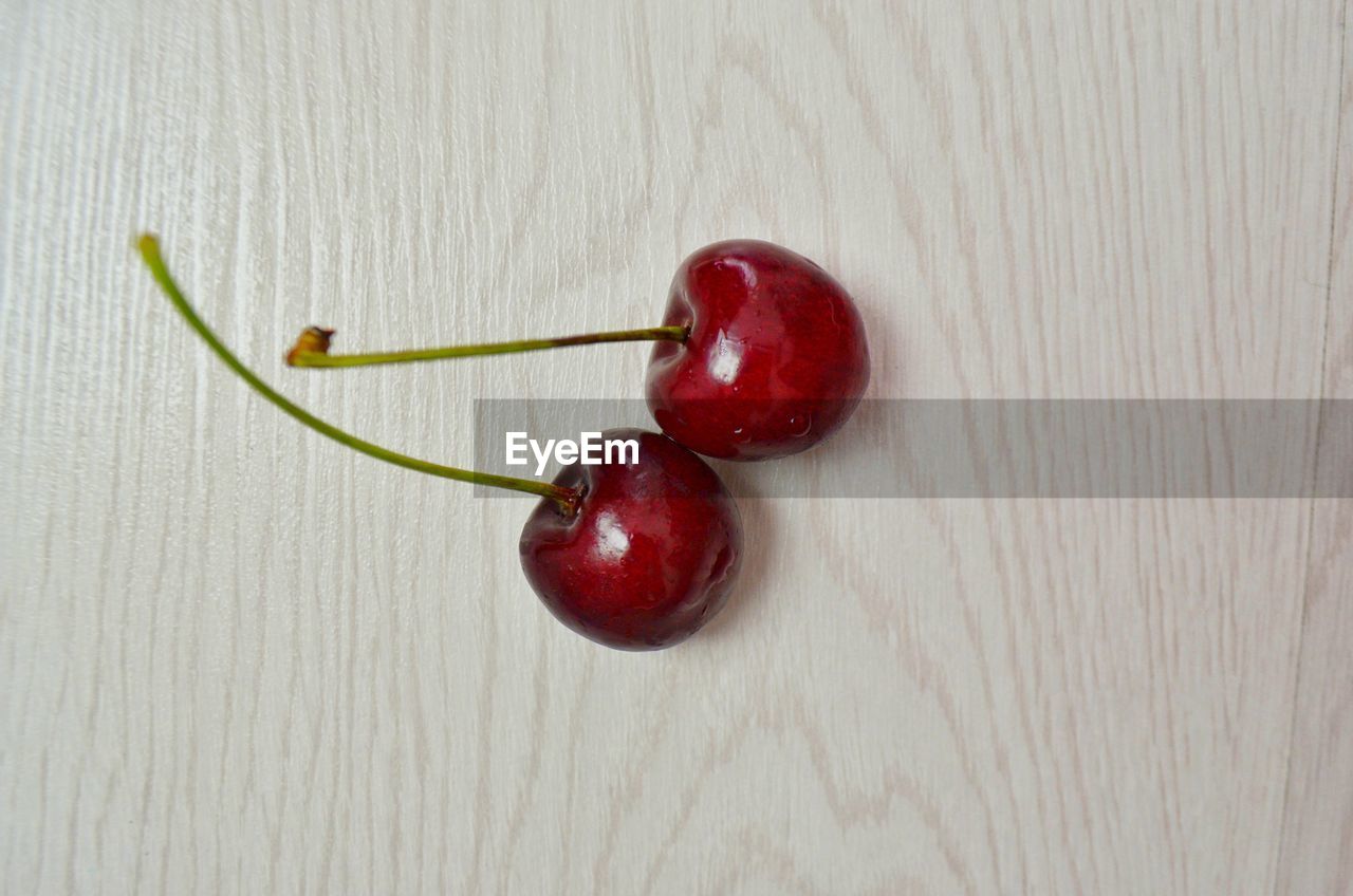 CLOSE-UP OF CHERRIES ON TABLE