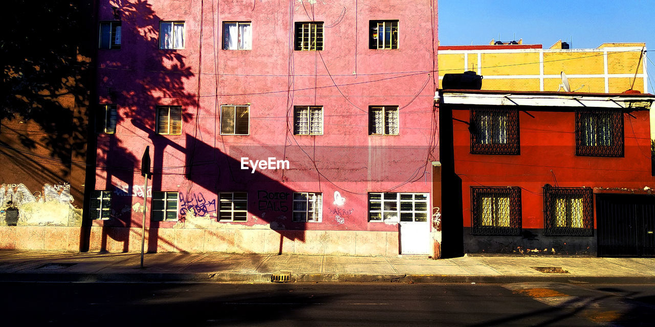 RESIDENTIAL BUILDINGS BY STREET IN TOWN