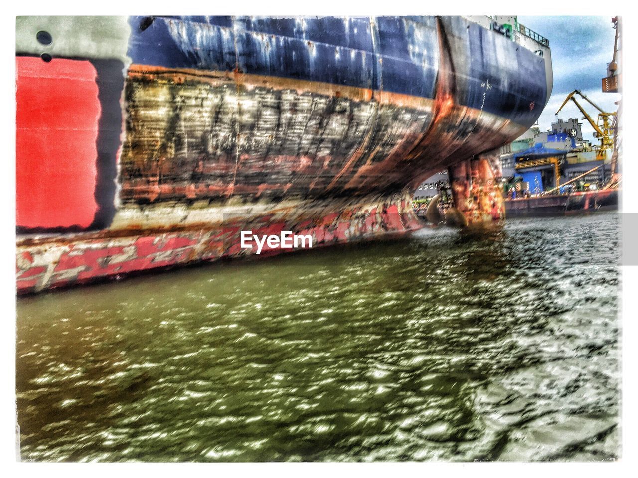 VIEW OF BOAT IN WATER