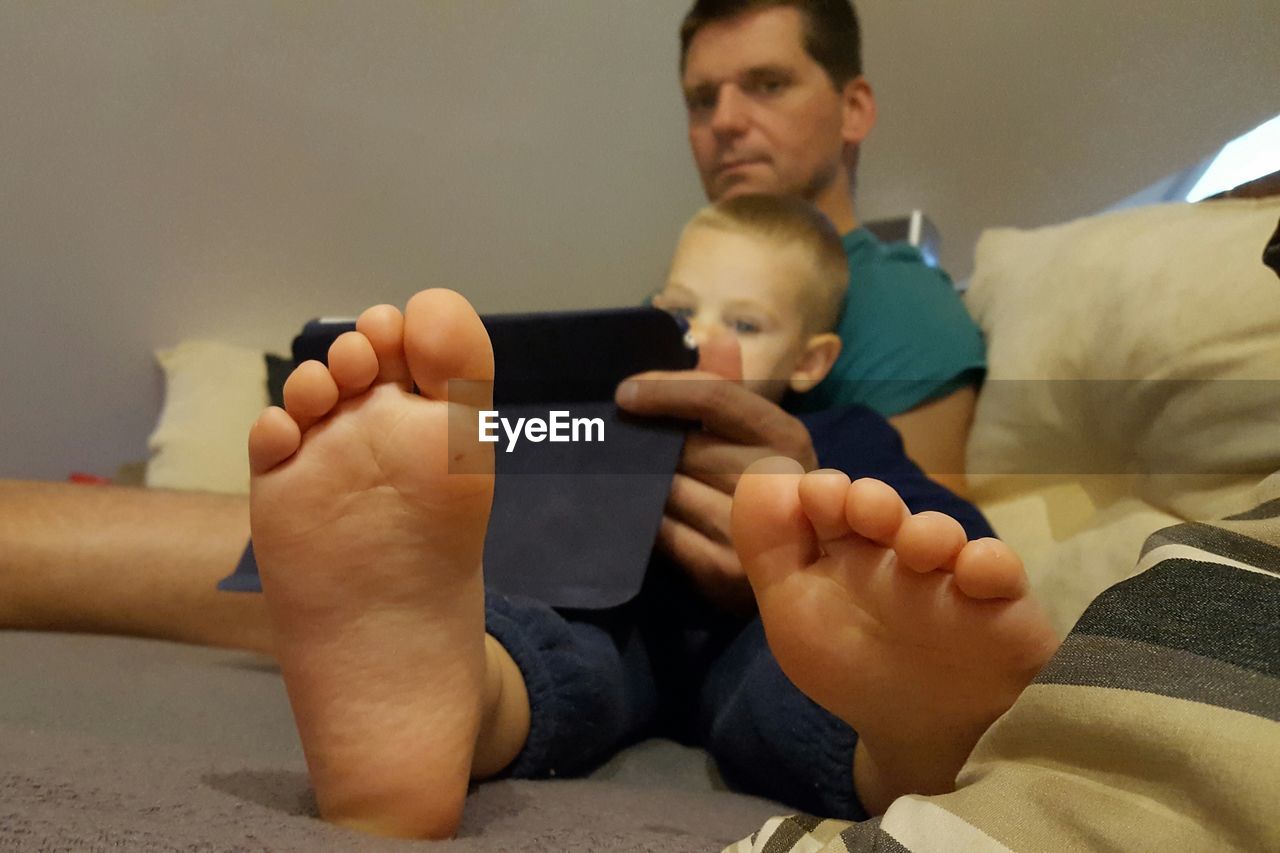 FATHER AND DAUGHTER SITTING ON SOFA