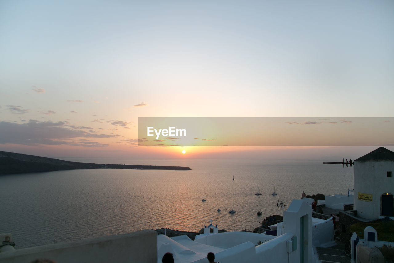 SCENIC VIEW OF SEA AGAINST SKY AT SUNSET