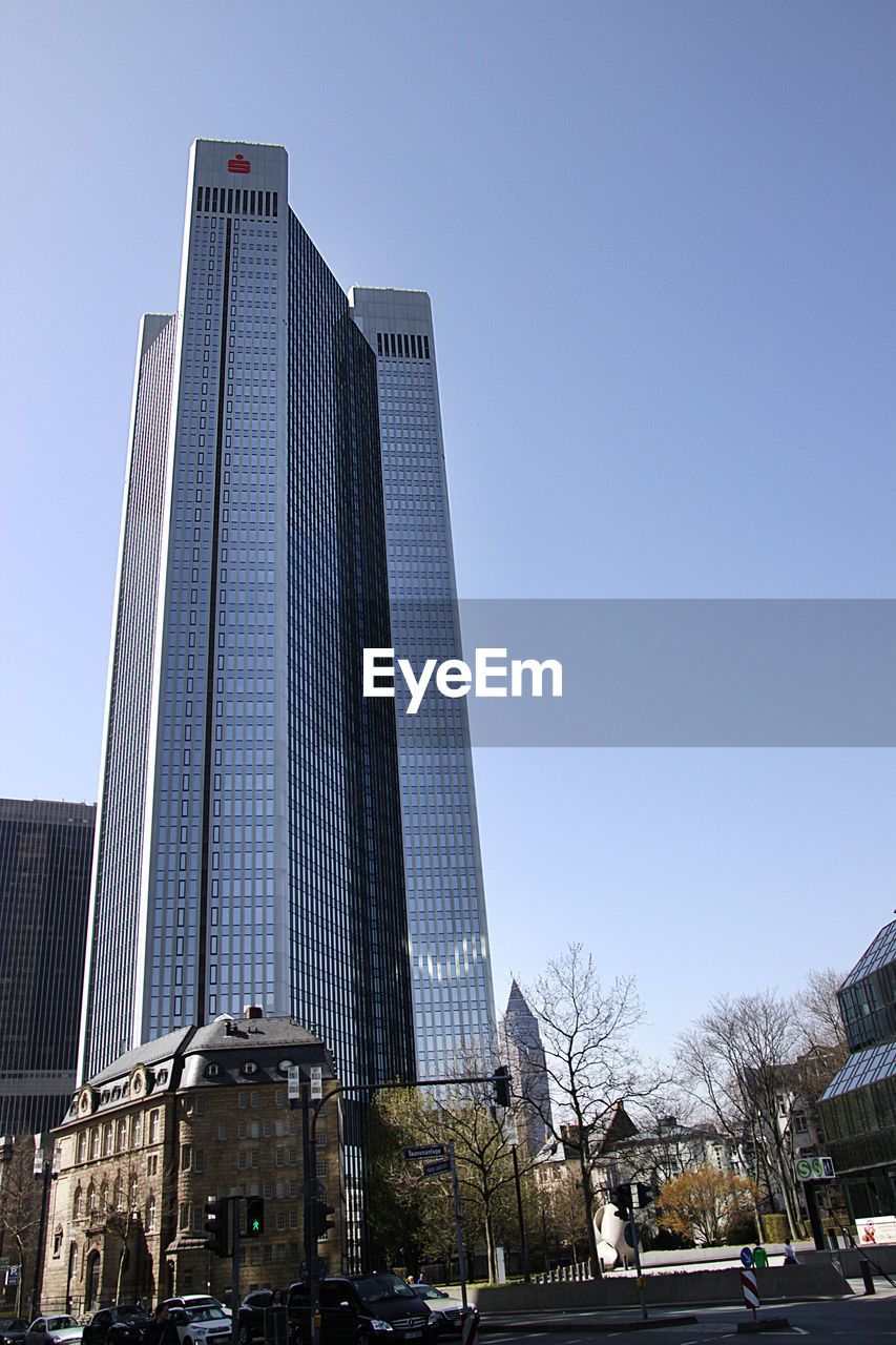 LOW ANGLE VIEW OF SKYSCRAPERS AGAINST SKY