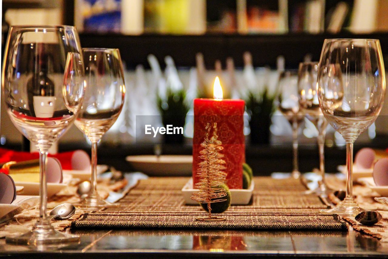 CLOSE-UP OF BEER GLASS ON TABLE