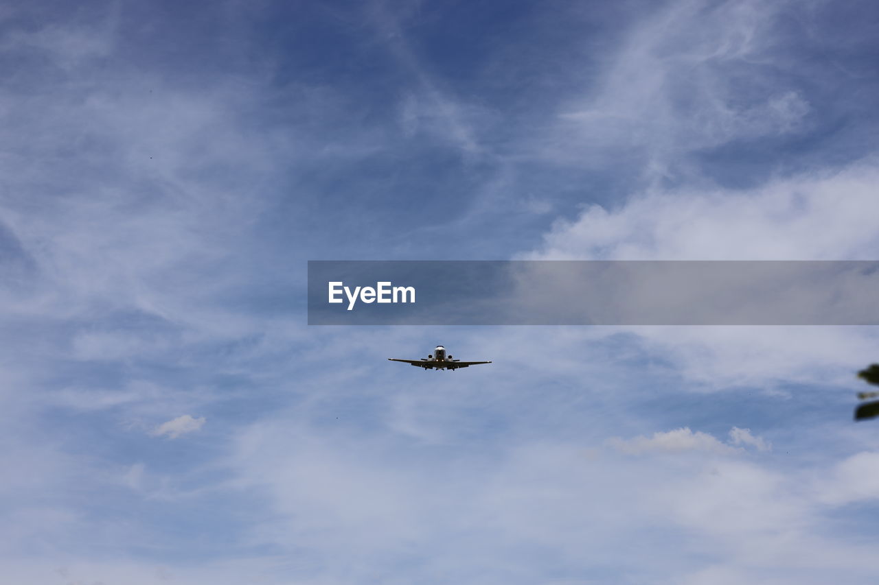 LOW ANGLE VIEW OF AIRPLANE AGAINST SKY