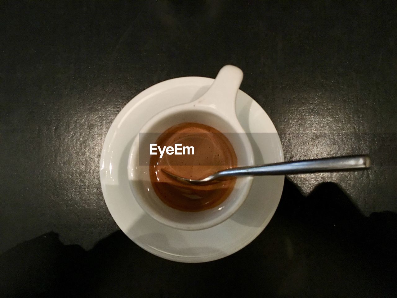 HIGH ANGLE VIEW OF COFFEE CUP AND TEA ON TABLE