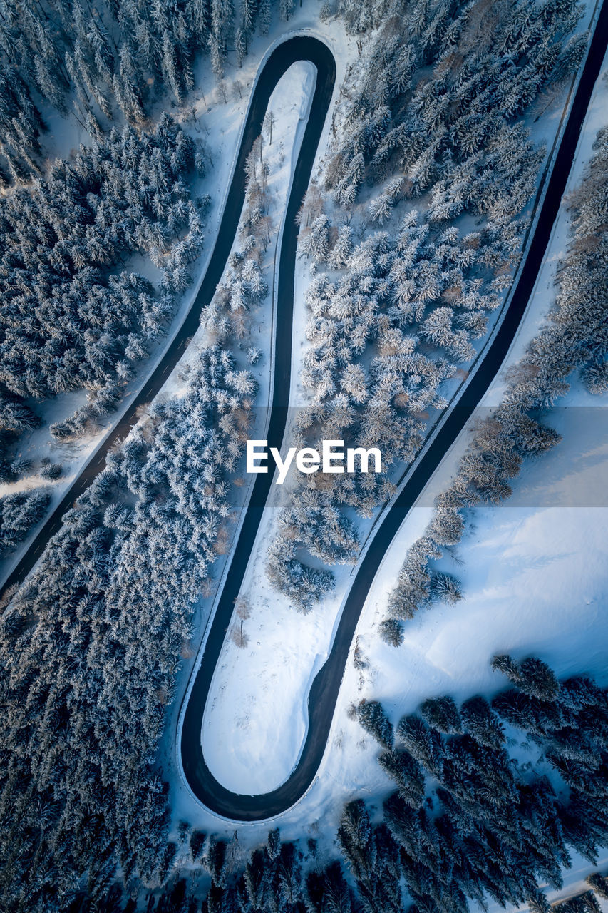 HIGH ANGLE VIEW OF SNOW COVERED ROAD