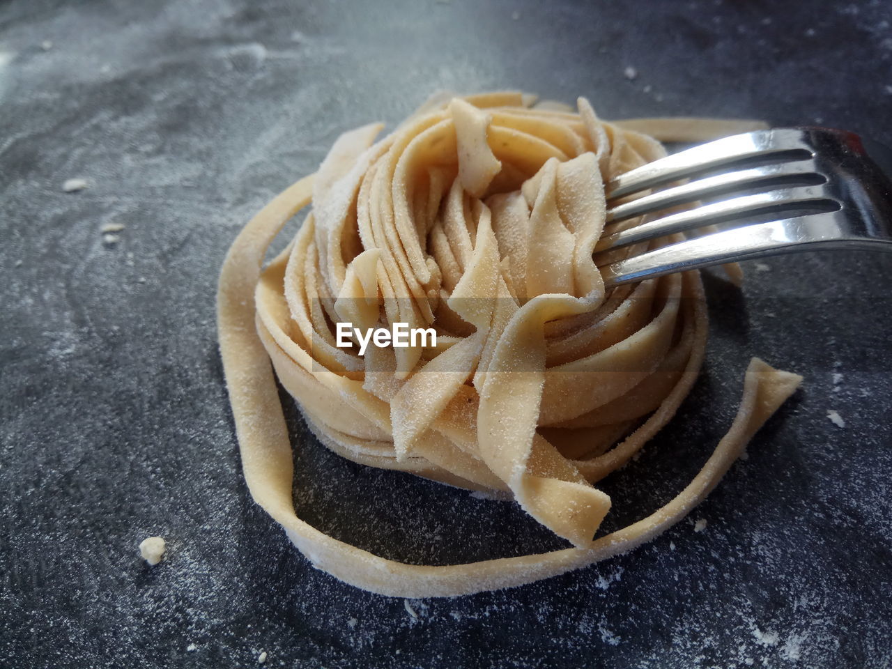 CLOSE-UP VIEW OF BREAD IN CONTAINER