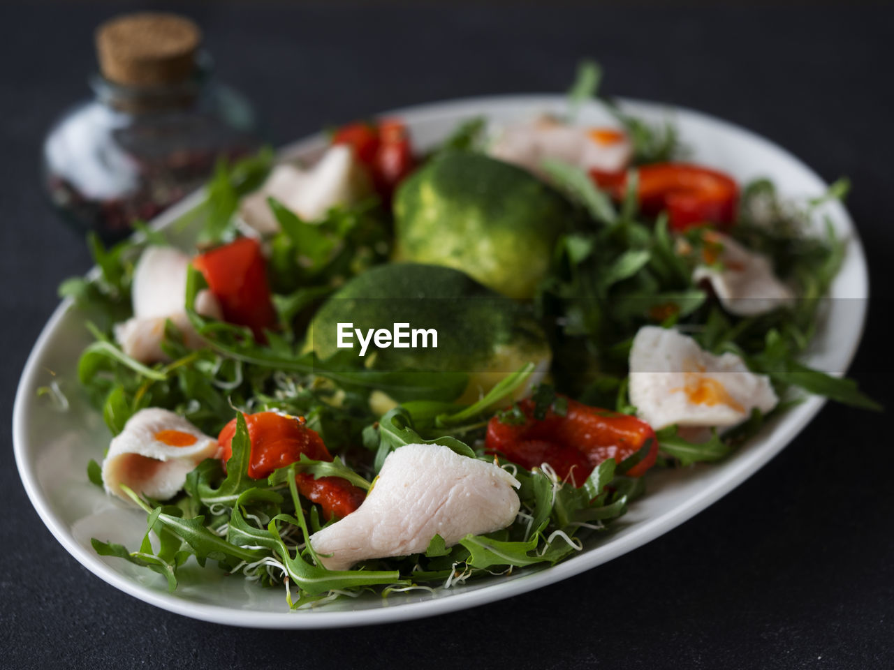 CLOSE-UP OF SALAD IN BOWL