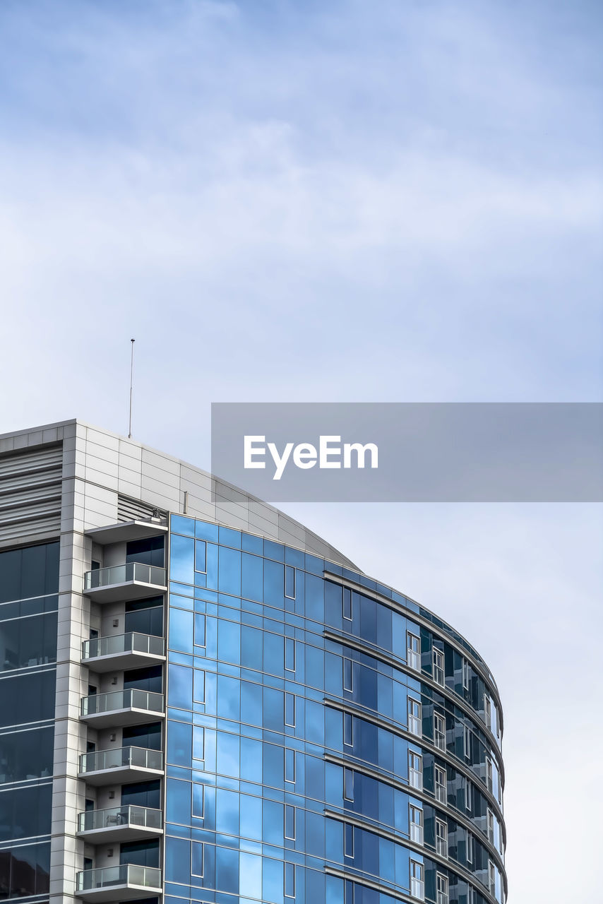 LOW ANGLE VIEW OF MODERN BUILDINGS AGAINST SKY